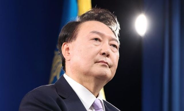 윤석열 대통령이 7일 서울 용산 대통령실 청사에서 대국민 담화 및 기자회견을 하며 기자들의 질문을 듣고 있다. [사진출처=뉴시스]<br>