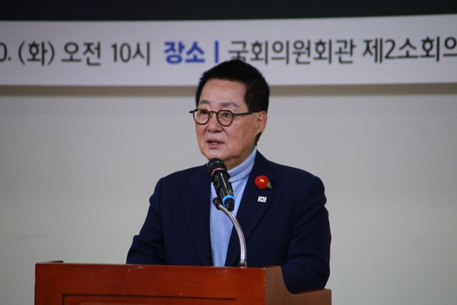 지난 10일 서울 여의도 국회 의원회관에서 트럼프 2기 시대 한국의 대외전략 토론회에서 더불어민주당 박지원 의원이 발언하고 있다. ⓒ투데이신문