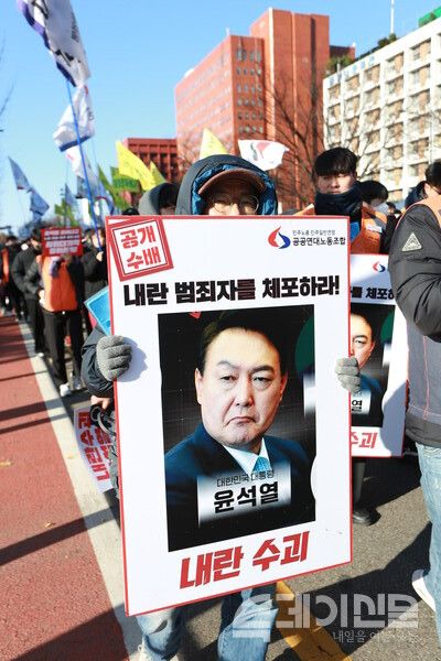 민주노총 조합원들이 지난 7일 서울 여의도 일대를 행진하고 있다. ⓒ투데이신문