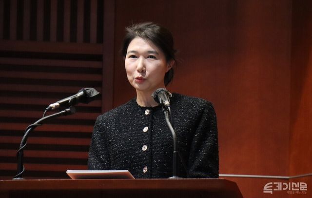 19일 여의도 금투센터에서 열린 'ETF 시장의 변화와 발전 방향' 심포지엄에서 한국파생상품학회 이은정 회장이 개회사를 하고 있다. ⓒ투데이신문