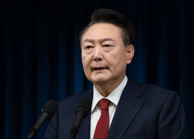 윤석열 대통령이 지난 7일 오전 대국민 담화를 통해 비상계엄 사태에 대한 입장을 밝히고 있다. [사진제공=뉴시스]