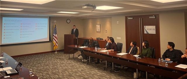 한국투자공사(KIC) 미국 뉴욕지사가 19일 오전(현지시간) 뉴욕 총영사관에서 주최한 제16차 ‘뉴욕 금융인 포럼’ 참석자들이 주제 발표를 듣고 있다. [사진제공=한국투자공사]