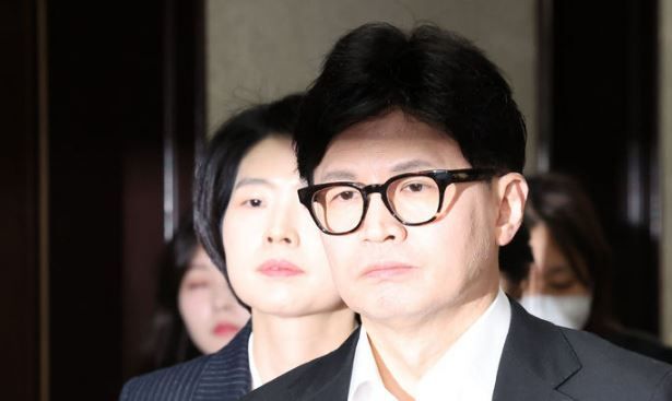 국민의힘 한동훈 대표가 4일 오전 서울 여의도 국회에서 열린 비공개 최고위원회의를 마치고 이동하고 있다.&nbsp;[사진출처=뉴시스]<br>