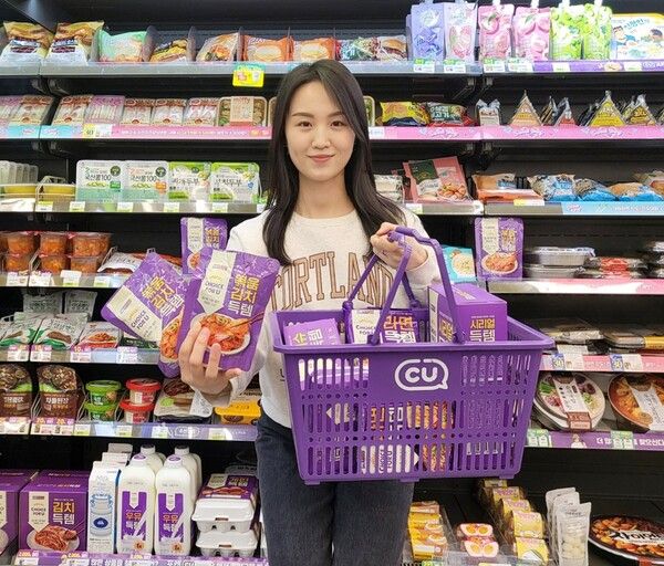 CU가 상품 최적화 전략을 통해 식품류 매출 비중은 꾸준히 높이고 담배 비중을 낮춰 점포 수익을 극대화하고 있다.&nbsp;