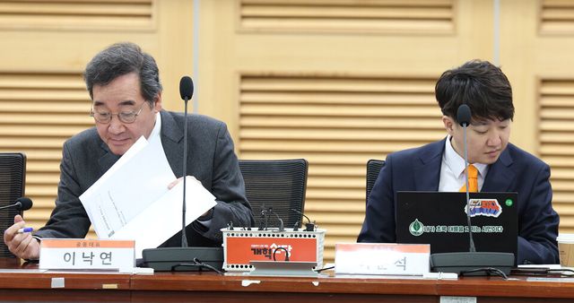 새로운미래 이낙연 대표와 개혁신당 이준석 대표가 합당을 철회했다.&nbsp;[사진출처=뉴시스]