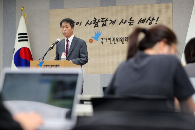 국가인권위원회 김용원 군인권보호관이 지난해 8월 9일 서울 중구 국가인권위원회 인권교육센터에서 고(故) 채수근 상병 사건 수사관련 긴급 의견표명 기자회견에서 성명을 발표하고 있다. [사진제공=뉴시스]