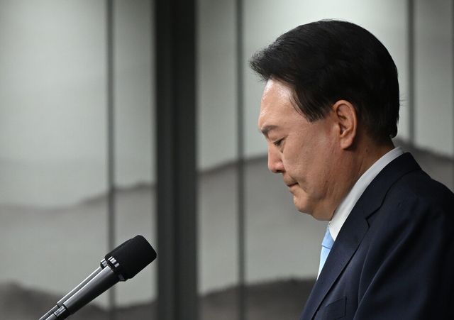 윤석열 대통령이 지난 1일 서울 용산 대통령실에서 대국민 담화 ‘국민께 드리는 말씀’을 발표하고 있다. [사진출처=뉴시스]