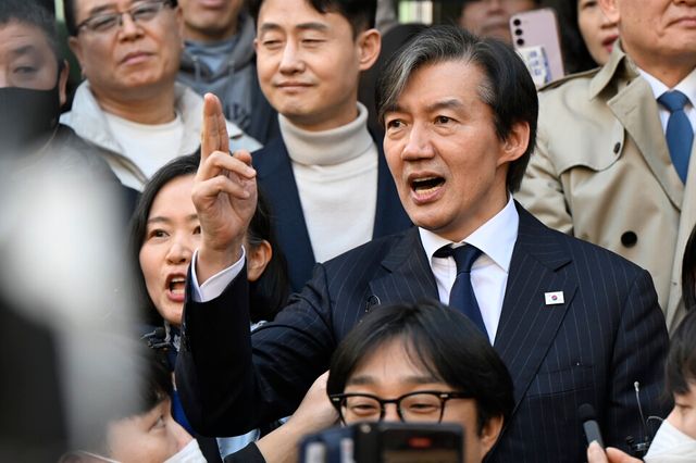 조국혁신당 조국 대표가 지난 14일 광주충장로우체국 앞에서 발언을 하고 있다. [사진출처=뉴시스]