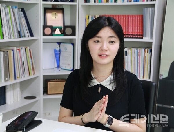 무궁유교 백서현 대표가 투데이신문과 인터뷰하고 있다. ⓒ투데이신문<br>