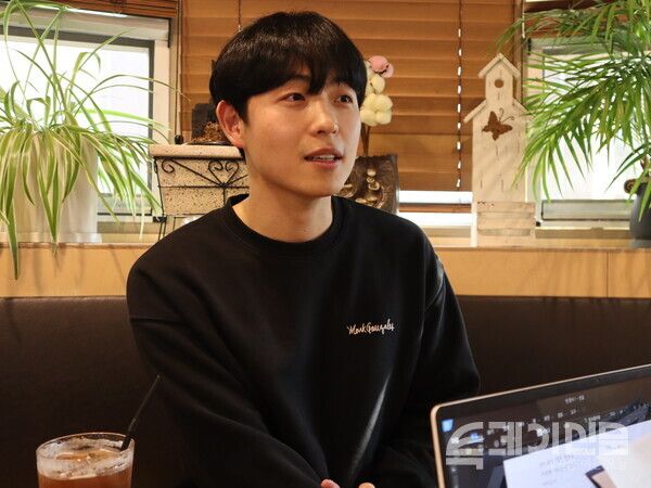 고강어린이집에서 근무중인 강진수 보육교사가 투데이신문과 인터뷰를 진행하고 있다. ⓒ투데이신문