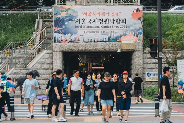 서울시는 지난달 16일 개막한 ‘2024 서울국제정원박람회’에 총 261만 명이 다녀갔다고 3일 밝혔다. [사진제공=뉴시스]