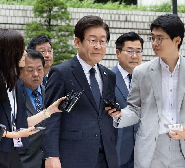 더불어민주당 이재명 대표가 지난 20일 오전 서울 서초구 서울중앙지방법원에서 열린열린 '故김문기·백현동 허위 발언 공직선거법 위반 혐의' 관련 결심공판에 출석하고 있다.&nbsp;[사진출처=뉴시스]<br>