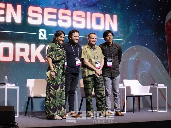 그랜드 하얏트 서울 호텔에서 뮤직 · 엔터테인먼트 페어 ‘뮤콘 2024’의 첫 번째 오픈세션이 진행 후 단체 사진을 찍고있다. ⓒ투데이신문<br>