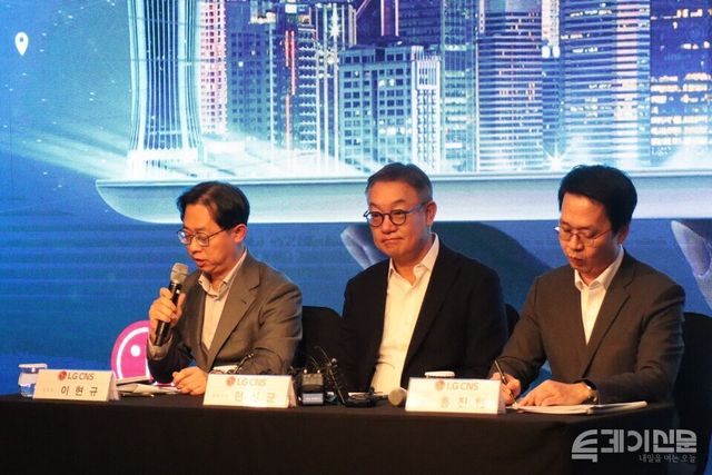 9일 오후 서울 여의도 콘래드호텔에서 열린 LG CNS IPO 기자간담회에서 이현규 최고재무책임자(CFO)가 기자 질문에 답변하고 있다. ⓒ투데이신문