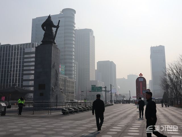 광화문 광장 이순신 장군 동상 앞 전경. ⓒ투데이신문