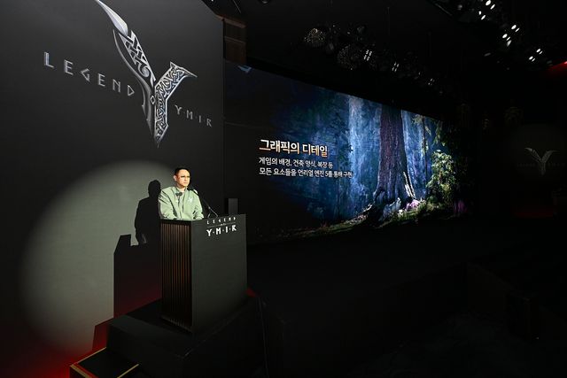 위메이드 MMORPG 신작 ‘레전드 오브 이미르’의 총괄 디렉터 석훈 PD가 게임 소개를 하고 있다. [사진제공=위메이드]
