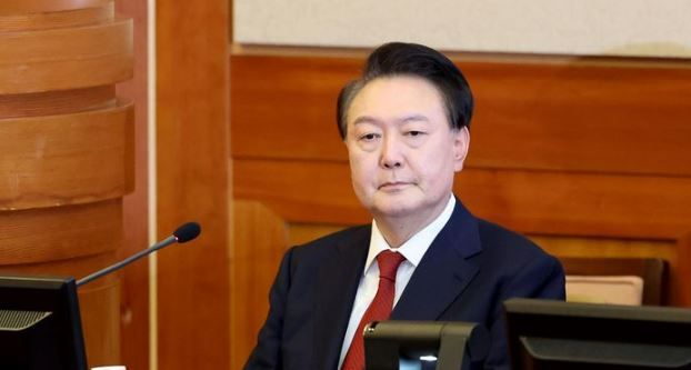 윤석열 대통령이 지난 21일 서울 종로구 헌법재판소에서 열린 윤석열 대통령 탄핵심판 3차 변론기일에 출석하고 있다. [사진출처=뉴시스]