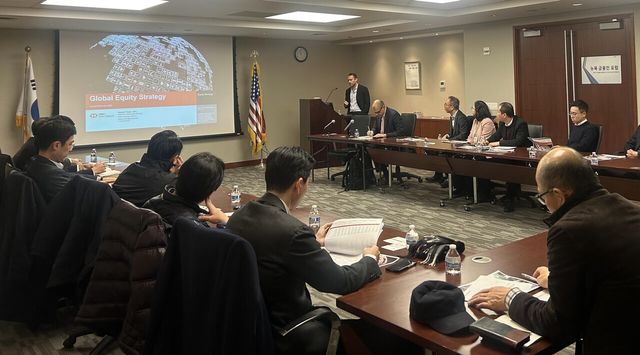 한국투자공사(KIC) 미국 뉴욕지사가 30일 오전(현지 시간) 뉴욕 총영사관에서 주최한 제17차 ‘뉴욕 금융인 포럼’ 참석자들이 주제 발표를 듣고 있다. [사진제공=한국투자공사]