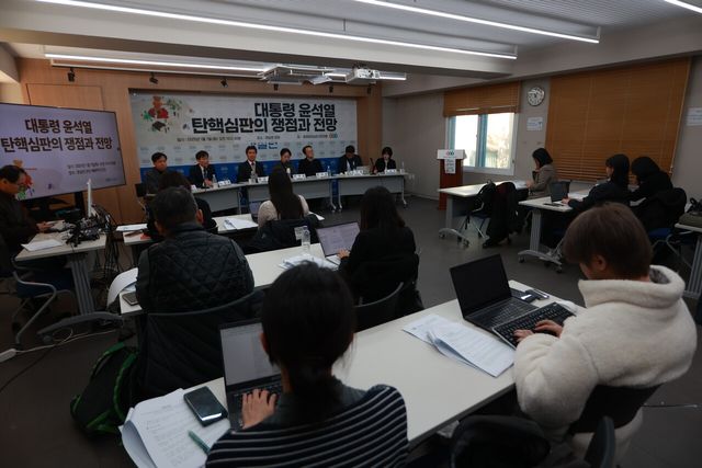 경제정의실천시민연합이 7일 서울 종로구 경실련 강당에서 대통령 윤석열 탄핵심판의 쟁점과 전망에 대한 간담회를 진행하고 있다. ⓒ투데이신문