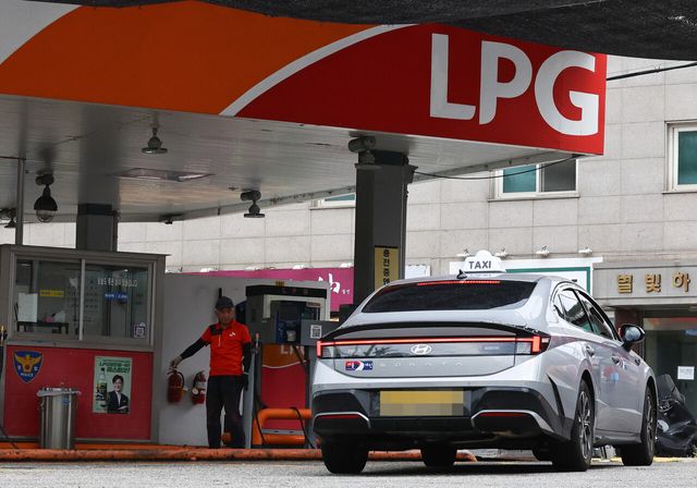 서울 한 LPG 충전소로 차량이 들어가고 있다. [사진=뉴시스]