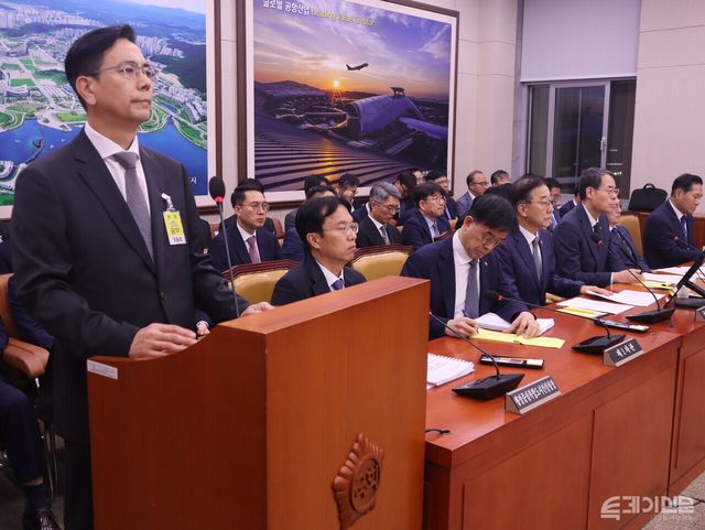 현대건설 이한우 대표이사가 지난 13일 서울 여의도 국회에서 열린 국토교통위원회 국정감사에서 발언하고 있다.&nbsp;ⓒ 투데이신문