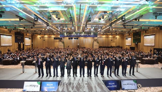 대한전문건설협회가 15일 인천 인스파이어 엔터테인먼트 리조트 인스파이어볼룸에서 ‘제1회 전문건설의 날’ 기념행사를 개최하고 있다. [사진=대한전문건설협회]<br>