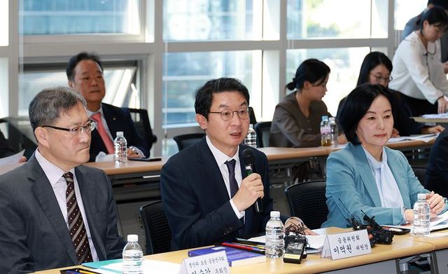 발언 중인 이억원 금융위원장[사진=뉴시스]