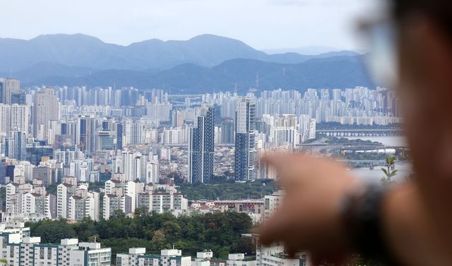 17일 서울 중구 남산에서 서울 시내 아파트 모습이 보이고 있다. [사진=뉴시스]