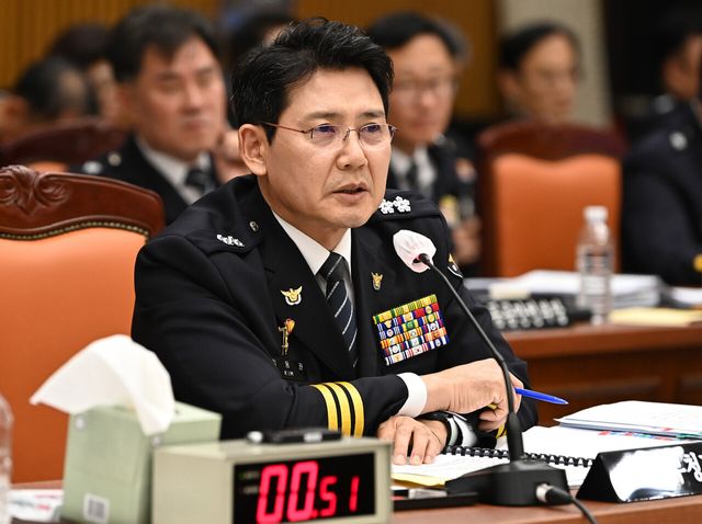 김동권 경기북부경찰청장이 지난 21일 경기 수원시 경기남부경찰청에서 열린 국회 행정안전위원회 국정감사에서 질의에 답변하고 있다. [사진제공=뉴시스]