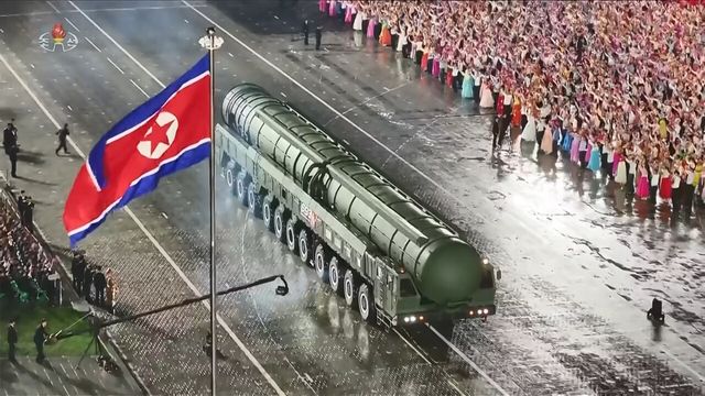 지난 10일 평양 김일성광장에서 노동당 창건 80주년 경축 열병식이 성대히 거행됐다고 조선중앙TV가 11일 보도했다. 사진은 신형 대륙간탄도미사일(ICBM) '화성-20형' 모습. [사진=뉴시스/조선중앙TV 캡처]