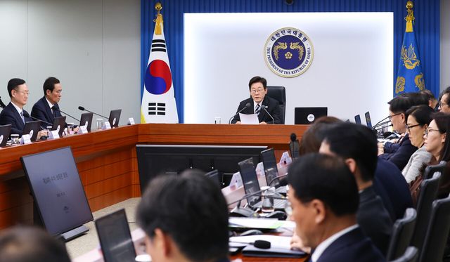 이재명 대통령이 10월 23일 서울 용산 대통령실 청사에서 열린 수석보좌관회의에서 발언하고 있다. [사진제공=대통령실통신사진기자단]