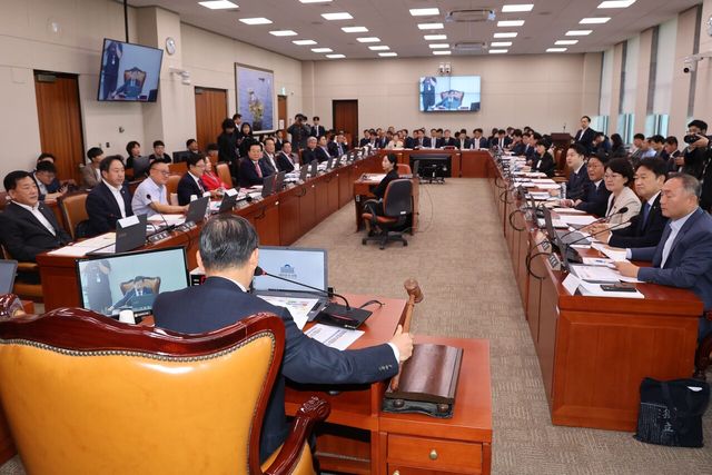 서울 여의도 국회에서 산업통상자원중소벤처기업위원회 국정감사가 진행되고 있다. [사진=뉴시스]