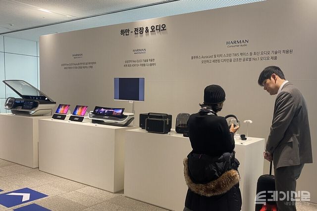 지난 3월 경기도 수원시 수원컨벤션센터에서 열린 제56기 삼성전자 정기 주주총회에 하만의 전장 및 오디오가 전시돼 있다. ⓒ투데이신문