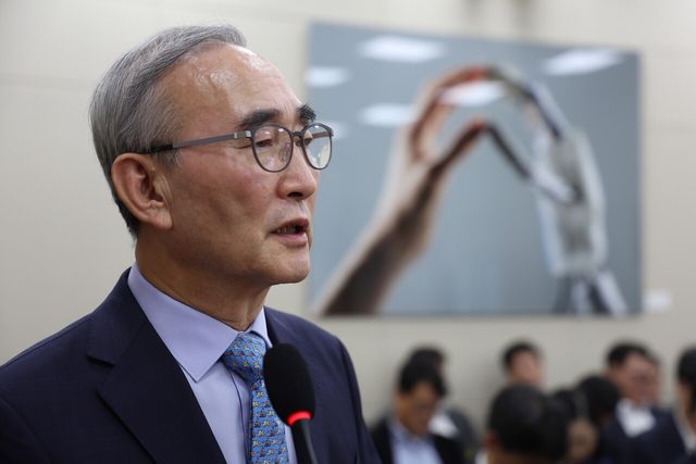 KT 김영섭 대표가 지난 29일 오후 서울 여의도 국회 과학기술정보방송통신위원회에서 열린 국정감사에서 질의에 답변하고 있다. [사진=뉴시스]