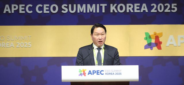 대한상공회의소가 지난 28일부터 31일까지 나흘간 개최한 ‘2025 APEC CEO 서밋’이 성황리에 막을 내렸다. 사진은 대한상의 회장을 맡고 있는 SK그룹 최태원 회장이 개막식 당일 개회사를 하는 모습이다. [사진=대한상공회의소]