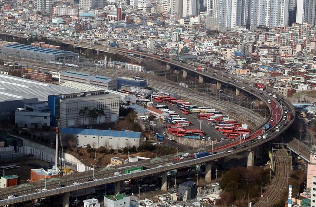 부산 동서고가도로. [사진=뉴시스]
