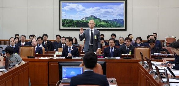 이해욱 DL그룹 회장이 2023년 12월 1일 서울 여의도 국회에서 열린 환경노동위원회 산업재해 관련 청문회에 참석해 “국민분들께 심려를 끼쳐드려 죄송하다. 가장 안전한 현장을 운영하는 회사로 거듭나도록 노려하겠다”고 말했다. [사진=뉴시스]