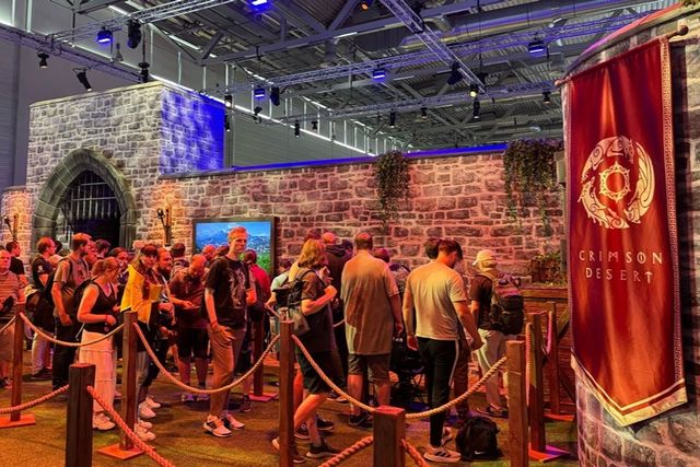 지난 8월 독일 쾰른 ‘게임스컴 2025’에서 펄어비스의 ‘붉은사막’ 부스 앞에 관람객들이 줄을 서고 있다. [사진=펄어비스]