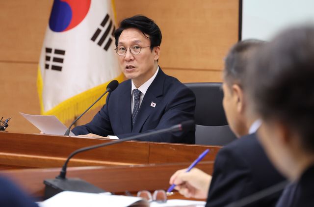 김민석 국무총리이 10일 서울 종로구 정부서울청사에서 열린 탄소중립녹색성장위원회 전체회의에 참석해 발언하고 있다. [사진제공=뉴시스]