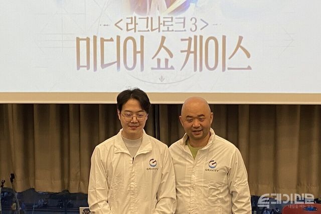 13일 오후 부산 벡스코에서 열린 ‘지스타 2025’ 공동 인터뷰에서 그라비티 ‘라그나로크3’ 개발진이 기념사진을 촬영하고 있다. ⓒ투데이신문