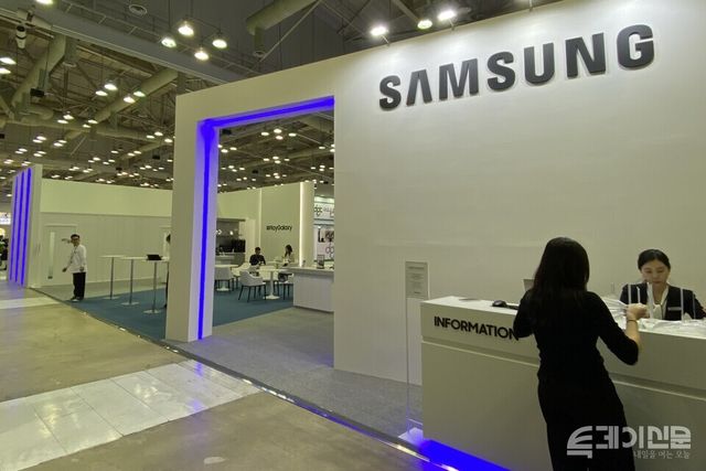 13일 부산 벡스코 제2전시장에 마련된 ‘지스타 2025’ B2B관에 삼성전자 부스가 운영되고 있다. ⓒ투데이신문