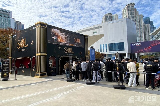 넷마블이 13일 부산 벡스코 광장에서 미공개 신작 MMORPG ‘SOL enchant’의 야외 부스를 운영하고 있다. ⓒ투데이신문