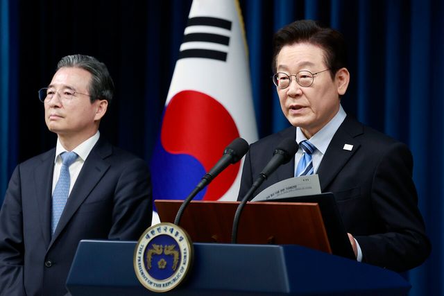 이재명 대통령이 14일 서울 용산 대통령실에서 한·미 간 관세·안보 합의를 문서화하는 '조인트 팩트시트(JFS·합동설명자료)' 관련 발표를 하고 있다. [사진제공=뉴시스]