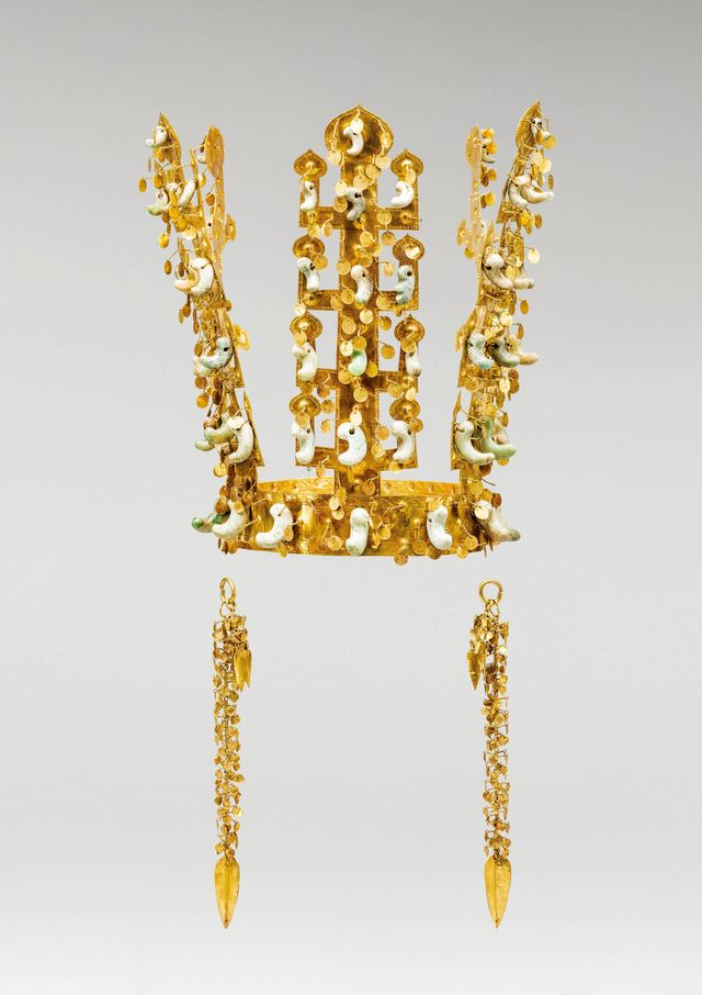 <신라 금관, 권력과 위신>에 전시된 천마총 금관 [사진 제공=국립경주박물관]