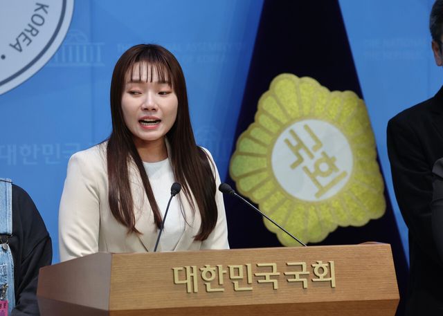 국민의힘 김예지 의원이 지난 6일 서울 여의도 국회 소통관에서 국제 정신장애인 단체 ‘TCI-Global’ 공동성명 기자회견에 참석해 있다. [사진제공=뉴시스]