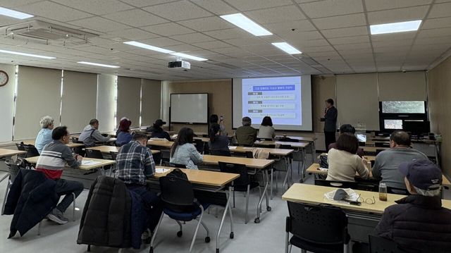 ‘시 쓰는 경제학자의 유쾌한 인문학수업’ 전경 [사진=송파도서관]