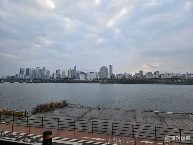 성수2구역에서 바라본 한강. 성수2구역 조합은 전 조합원 세대의 한강뷰 조건을 입찰 조항에 포함시켰다.&nbsp;ⓒ투데이신문