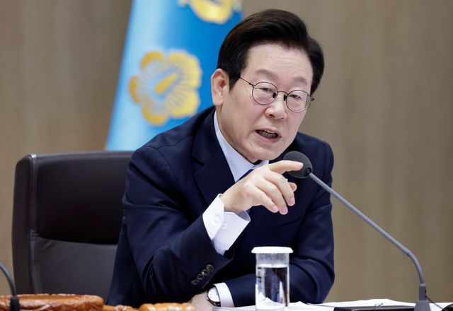 이재명 대통령이 21일 서울 용산 대통령실 청사에서 열린 국무회의에서 발언하고 있다. [사진제공=뉴시스]<br>