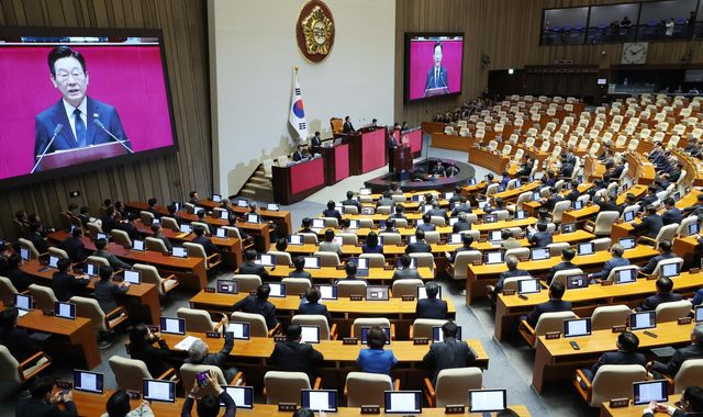 이재명 대통령이 4일 오전 서울 여의도 국회 본회의장을 찾아 내년도 정부 예산안에 대한 시정연설을 진행하고 있다. [사진제공=뉴시스]