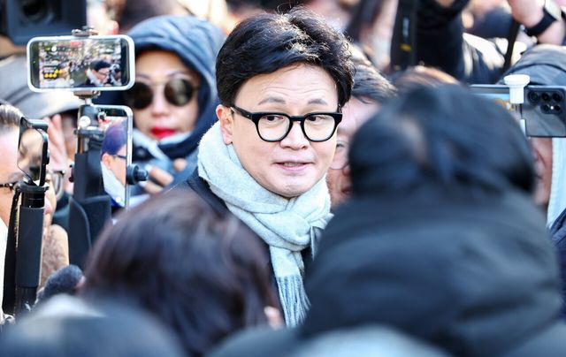 한동훈 국민의힘 전 대표가 3일 오후 서울 여의도 국회 경내에서 열린 12.3 비상계엄 1주년 기자회견에서 발언을 마친 뒤 이동하고 있다. [사진제공=뉴시스]<br>